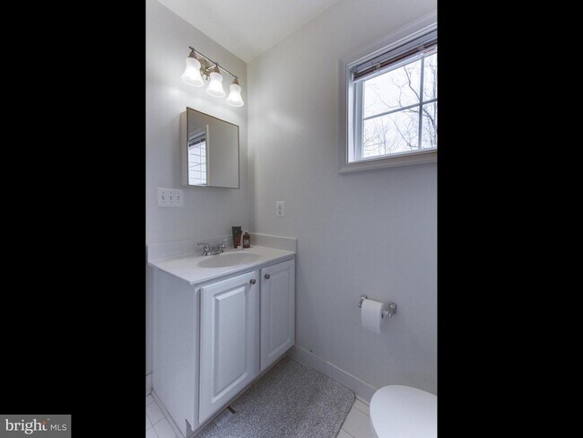 Building Photo - 152 Moore Dr