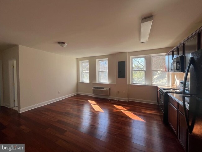 Building Photo - 740 Vernon Rd