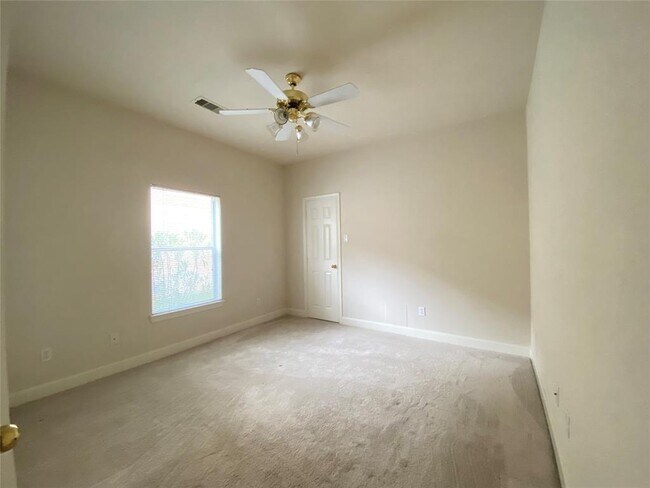 Building Photo - 10122 Meridian Lakes Dr