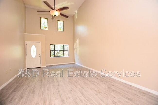 Building Photo - 637 Victoria Square Ln