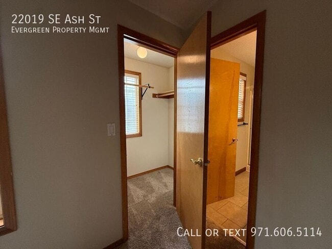 Building Photo - 22019 SE Ash St