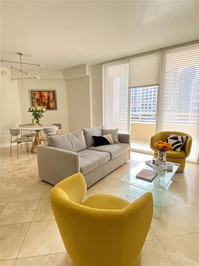 Building Photo - 808 Brickell Key Dr