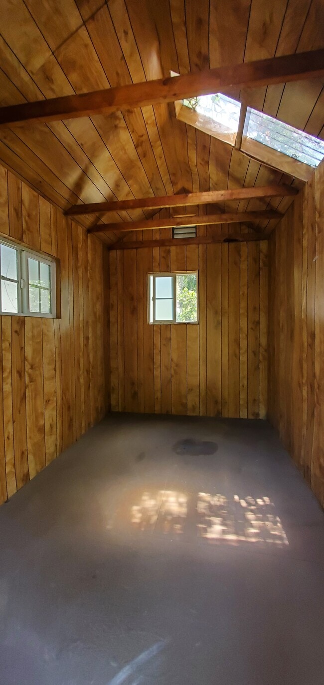 Building Photo - 8057 Willow Glen Rd