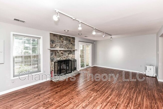 Building Photo - 2109 Kings Mill Ct