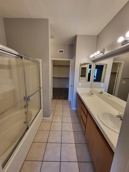 Building Photo - 6201 E Lake Mead Blvd