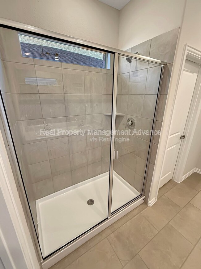 Building Photo - 614 Clover Crk Dr