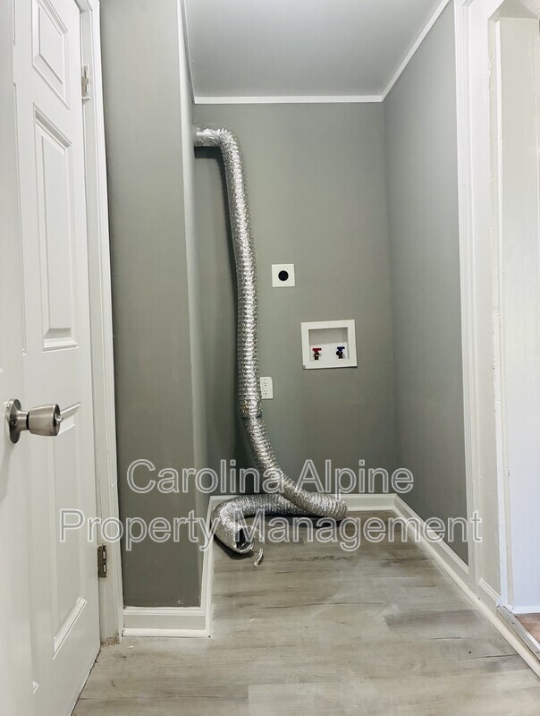 Building Photo - 420 McBrayer St