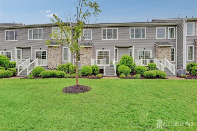 Building Photo - 25 Gonzalez Dr