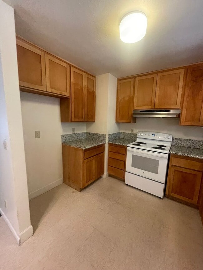 Building Photo - Updated 4bed/2 bath home in South Sac