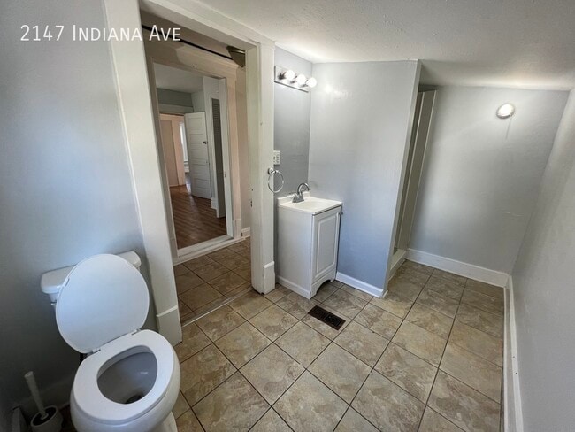 Building Photo - Huge 7 Bedroom 4 Bath Home Close To OSU Av...