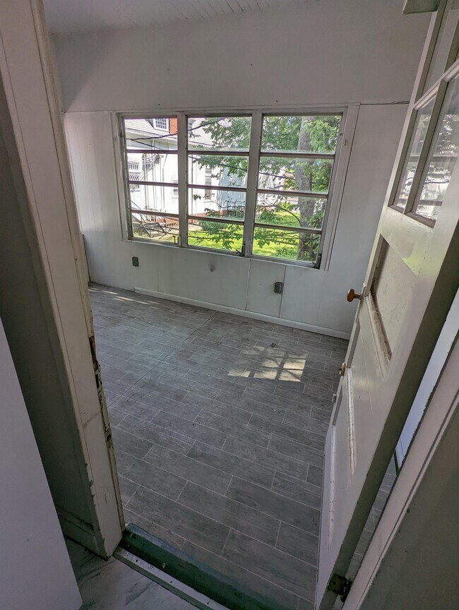 Building Photo - 1005 Park Pl