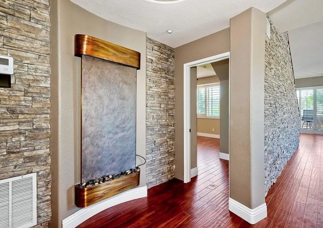 Building Photo - Three Story Townhome Overlooking Singing H...