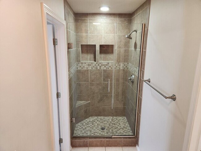 Building Photo - 13500 Sheridan Ave