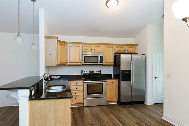 Building Photo - Three Bedroom House with Gated Backyard