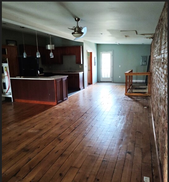 Building Photo - 105 E Main St