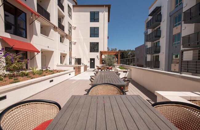 Building Photo - 1650 S Delaware St