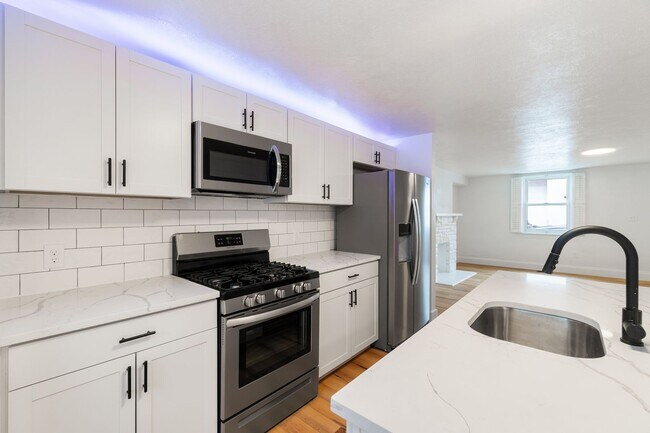 Building Photo - Brand New 3 bed, 2 bath Remodel located in...