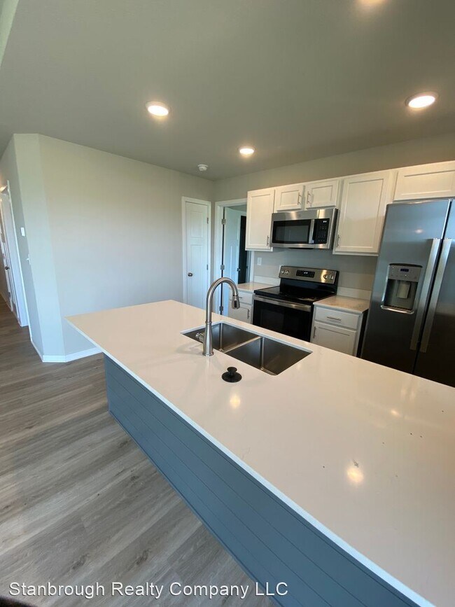 Building Photo - 3 br, 2 bath House - 921 Knoll Drive