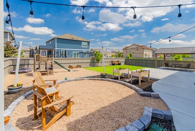 Building Photo - Stunning 4BR House in Berthoud