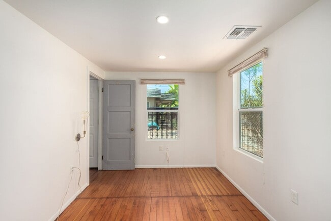 Building Photo - Gorgeous Loft near Roosevelt Row!