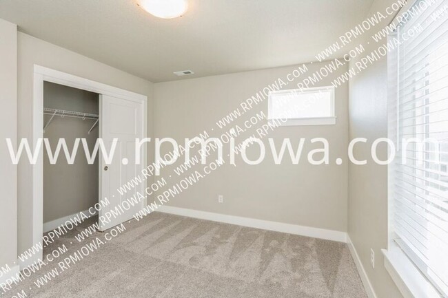 Building Photo - GREAT LOCATION!! 3 Bed, 2.5 Bath in Ankeny