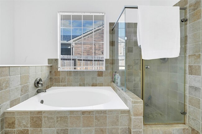 Building Photo - 14902 Carolina Falls Ln