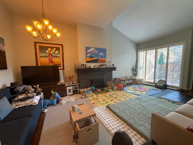 Building Photo - 224 S Marengo Ave