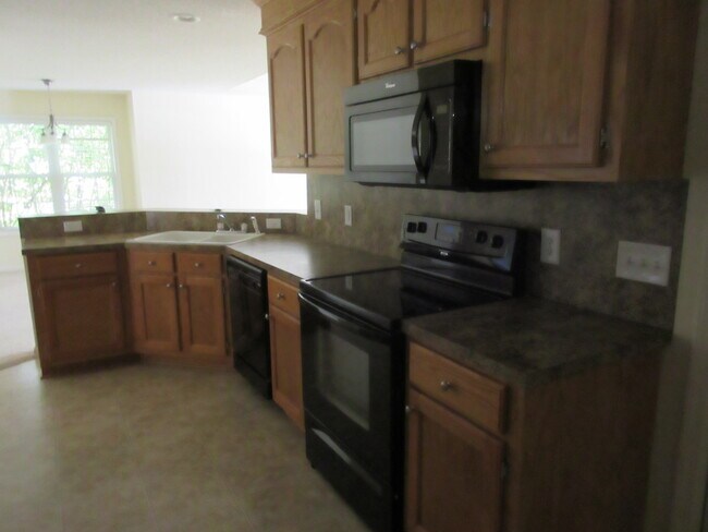 Building Photo - Landmark Pointe Subdivision