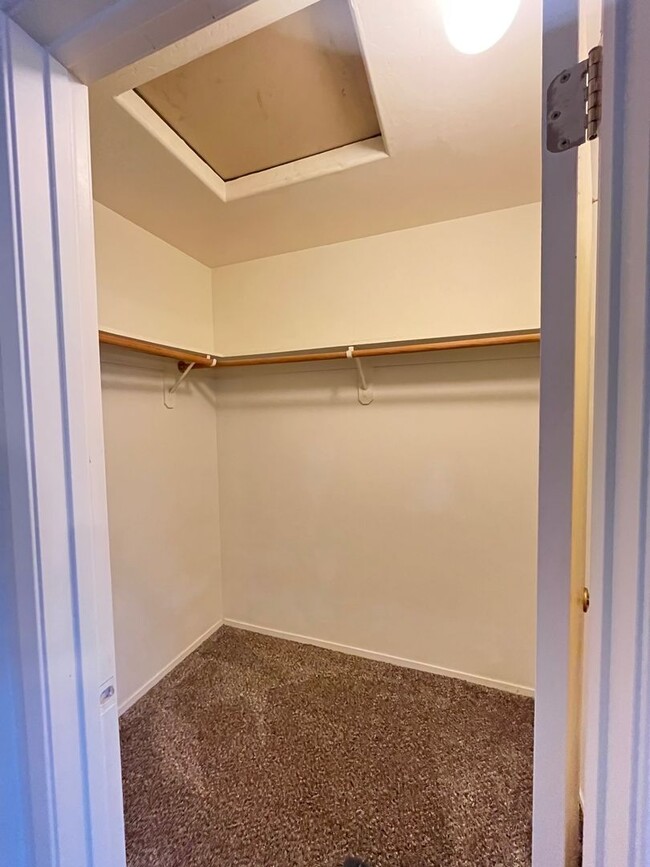 Building Photo - Single Family Home