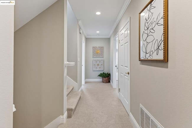 Building Photo - Four Bedroom Home with Panoramic Views