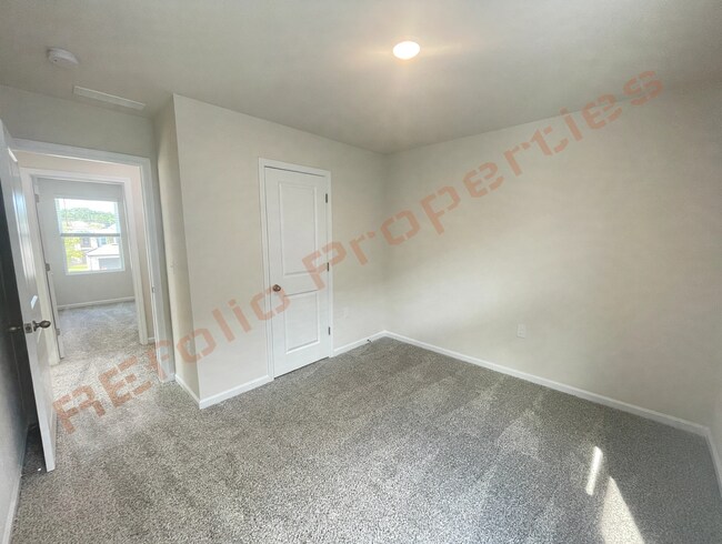 Building Photo - 127 Tourmaline Hl Dr