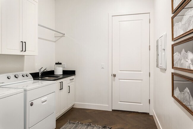 Building Photo - 2882 E Snowberry Dr