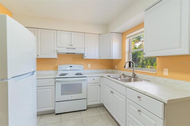 Building Photo - 140 Ave W NW