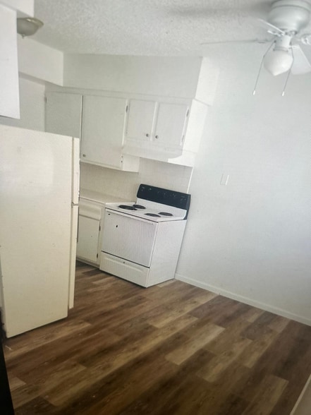 Building Photo - 1321 E San Bruno Ave