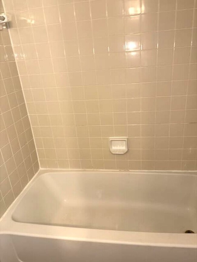 Building Photo - University Area Condo, 2 bd, 2bth