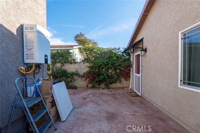 Building Photo - 7647 Amestoy Ave