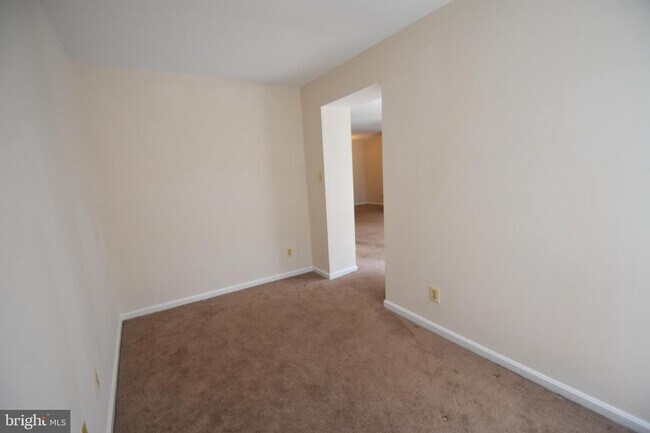Building Photo - 400 Chapel Ct