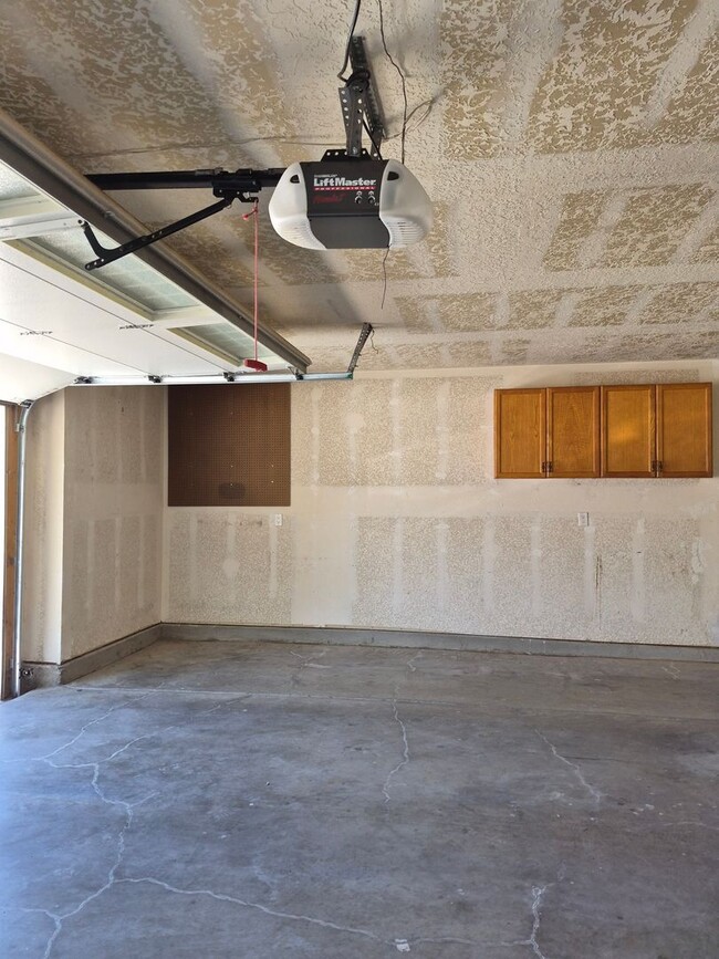 Building Photo - FIVE BEDROOMS GEM-NORTH EAST HEIGHTS
