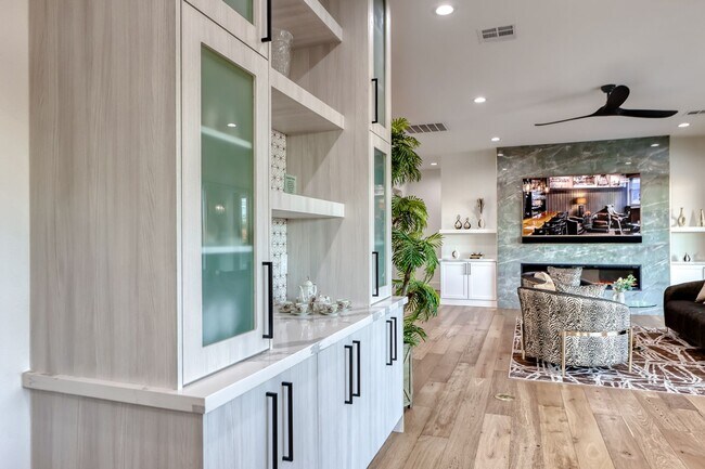 Building Photo - Stunning Green Valley, Guard Gated Community, Pool Home!