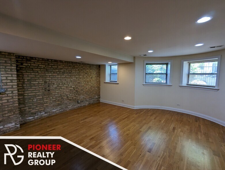 Building Photo - 2840 N Albany Ave