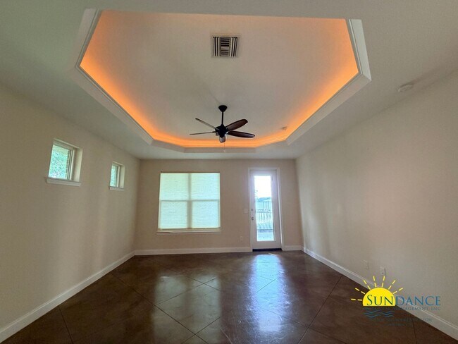 Building Photo - 249 Beachview Dr NE