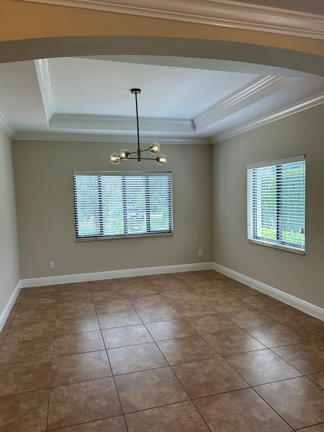 Building Photo - 4412 Vanda Dr