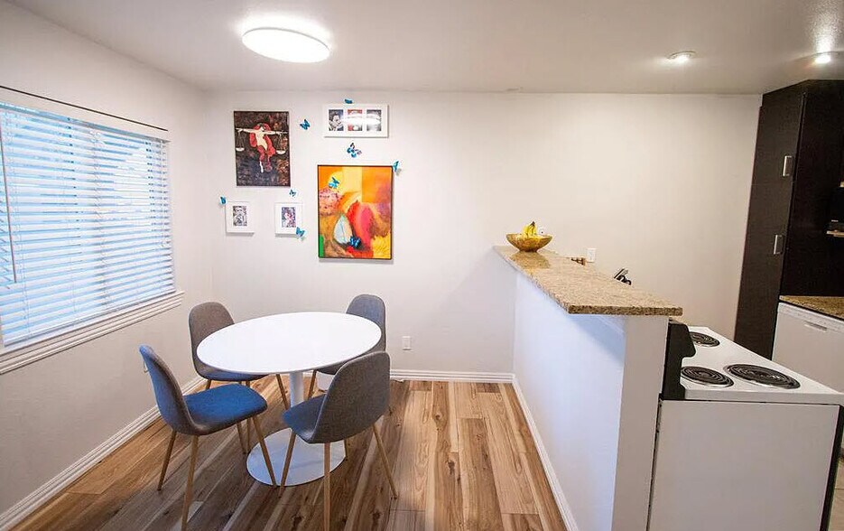 Dinette Area - 5607 Harvest Hill Rd