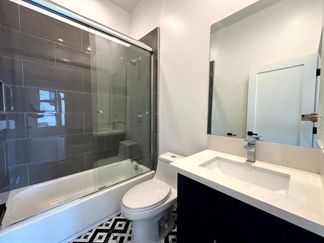 Building Photo - Beautiful Modern Luxury 4 Story Townhome -...