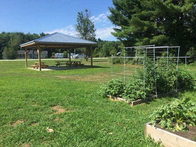 Building Photo - 75-C SL