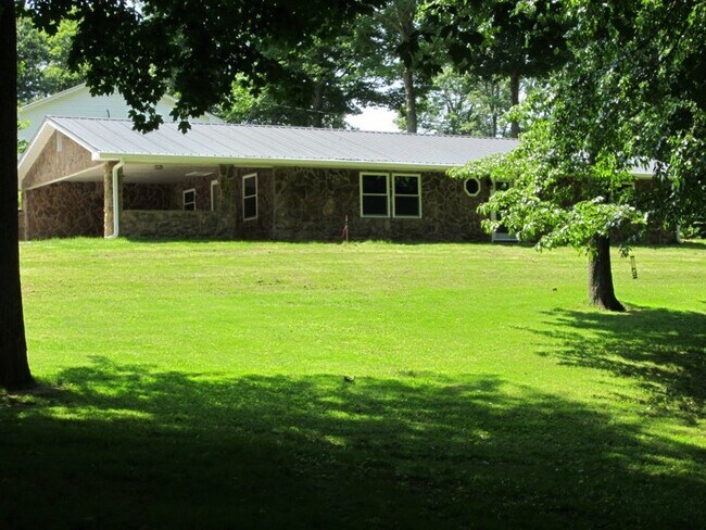 2 Bedroom 1 Bath - 7355 N HWY 27