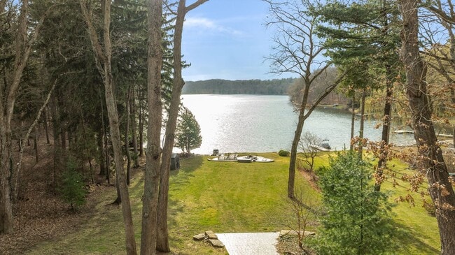 Building Photo - Stunning 5-Bed, 4.5-Bath Custom Home on Du...