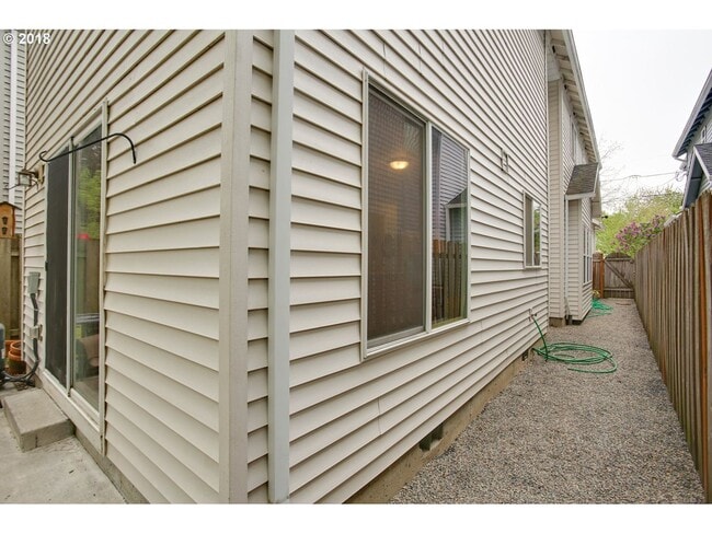 Building Photo - Charming North Portland 3 Bed 2.5 Bath Kenton Neighborhood House ~ Garage, A/C & Washer & Dryer!