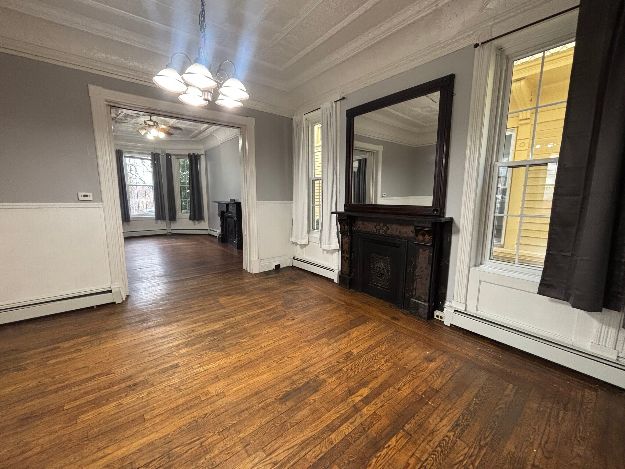 Building Photo - 203 Main St