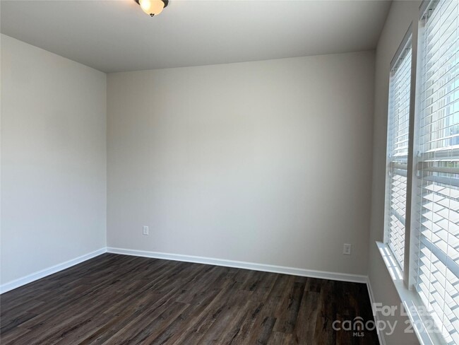 Building Photo - 2025 Deep River Wy